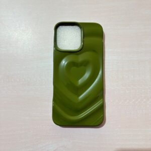 Iphone 16 Pro Max corazón verde